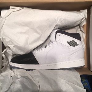 Never worn. Men’s Size 9 Air Jordan 1 Retro 95.